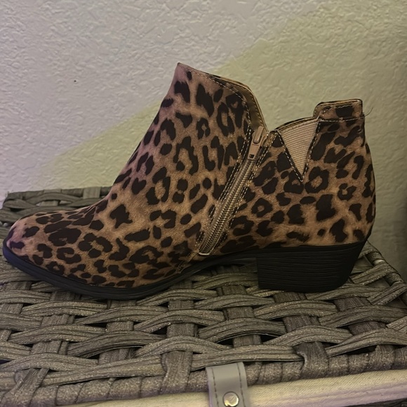 Leopard Heel Boots Women's size 10W cloudwalkers by avenue - Picture 6 of 12